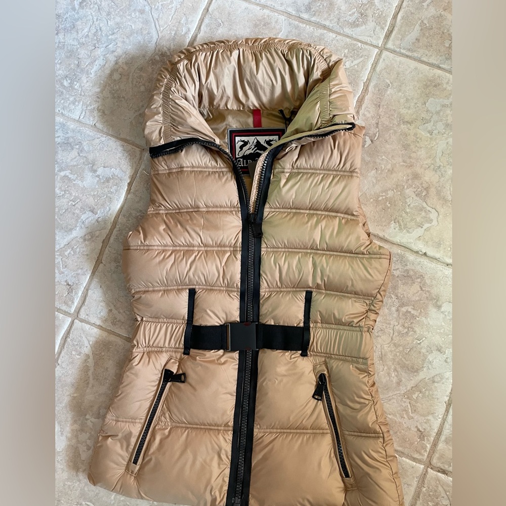 NWT Alp 'N Rock Puffer vest Size Small